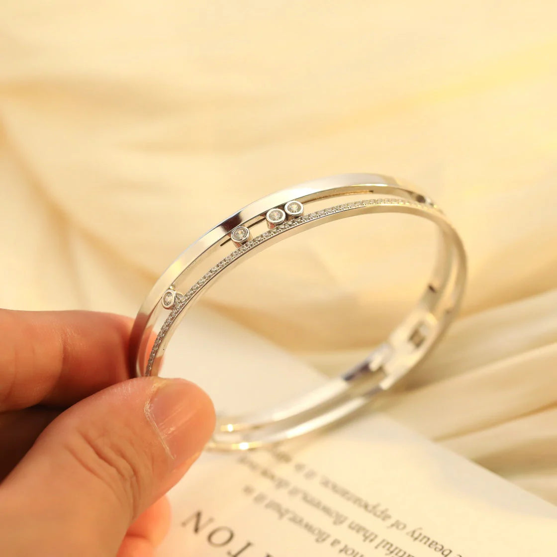 [Mystic JURI]Move Romane Diamond Bangle Bracelet