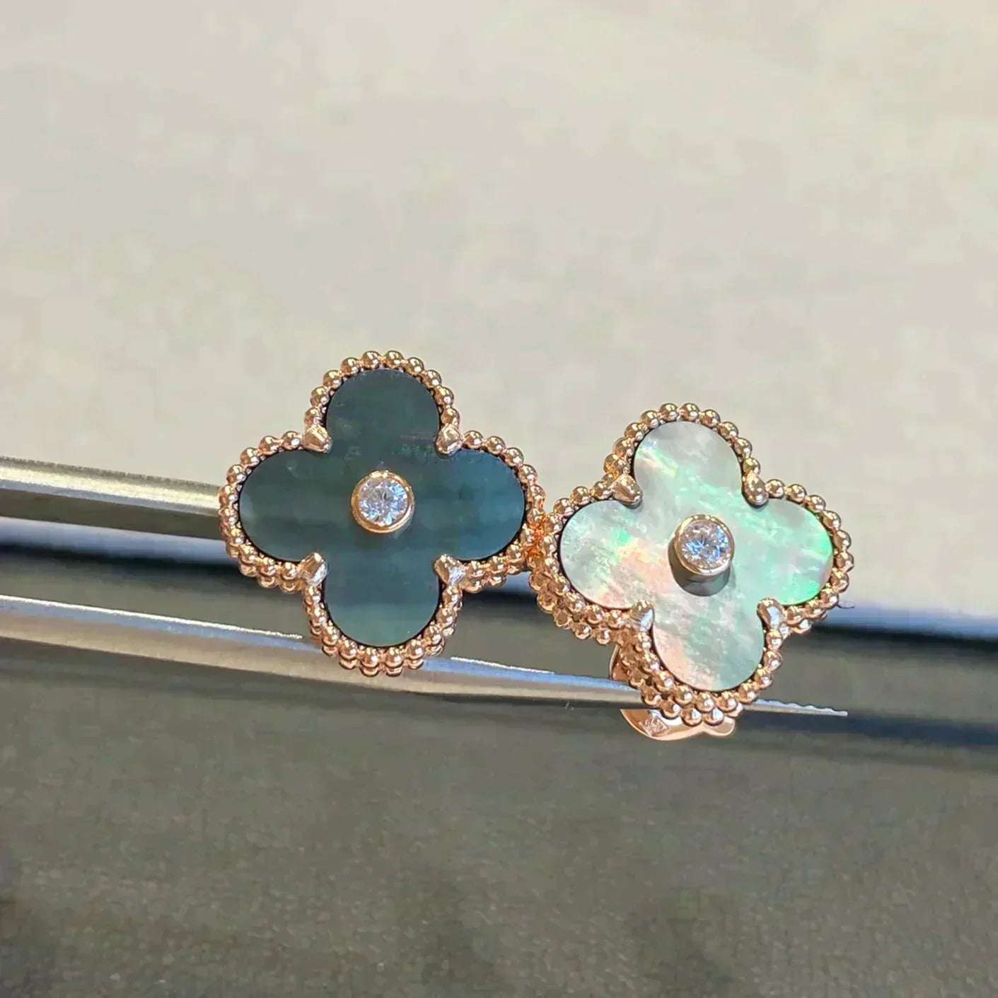 [Mystic]CLOVER MEDIUM 1 MOTIFS GRAY MOP  DIAMOND EARRINGS