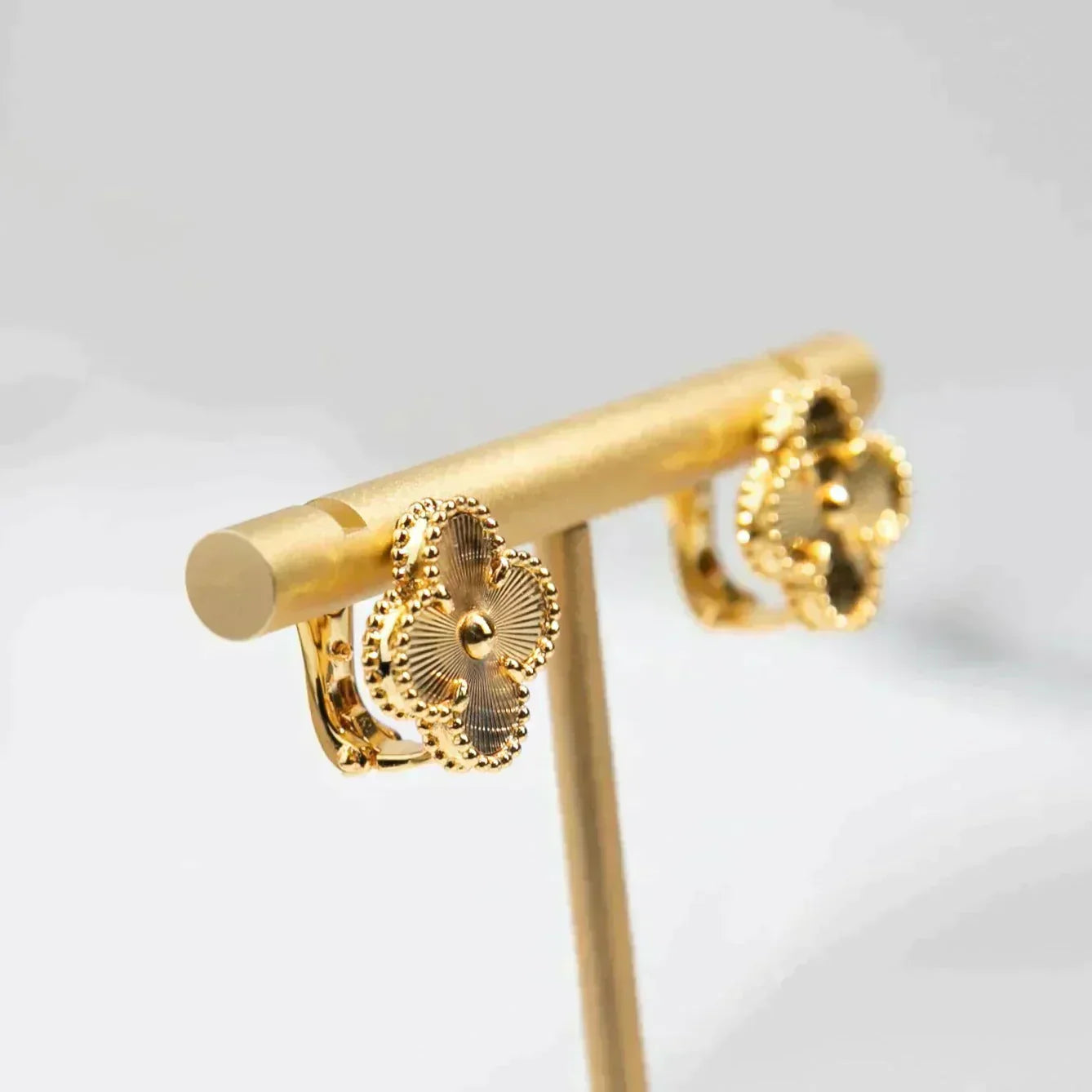 [Mystic]CLOVER MEDIUM 1 MOTIFS LASER EARRINGS
