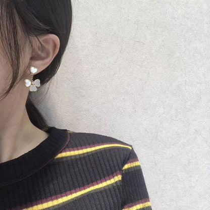 [Mystic]CLOVER SWEET WHITE MOP EARRINGS
