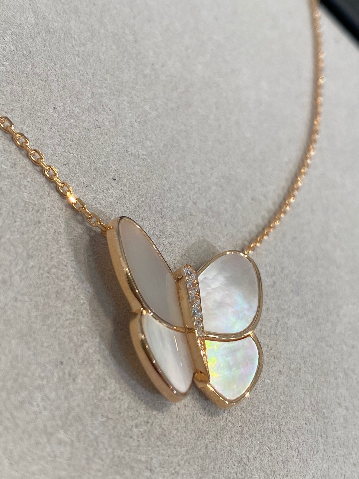 [Mystic]BUTTERFLY GOLD MOP DIAMOND NECKLACE