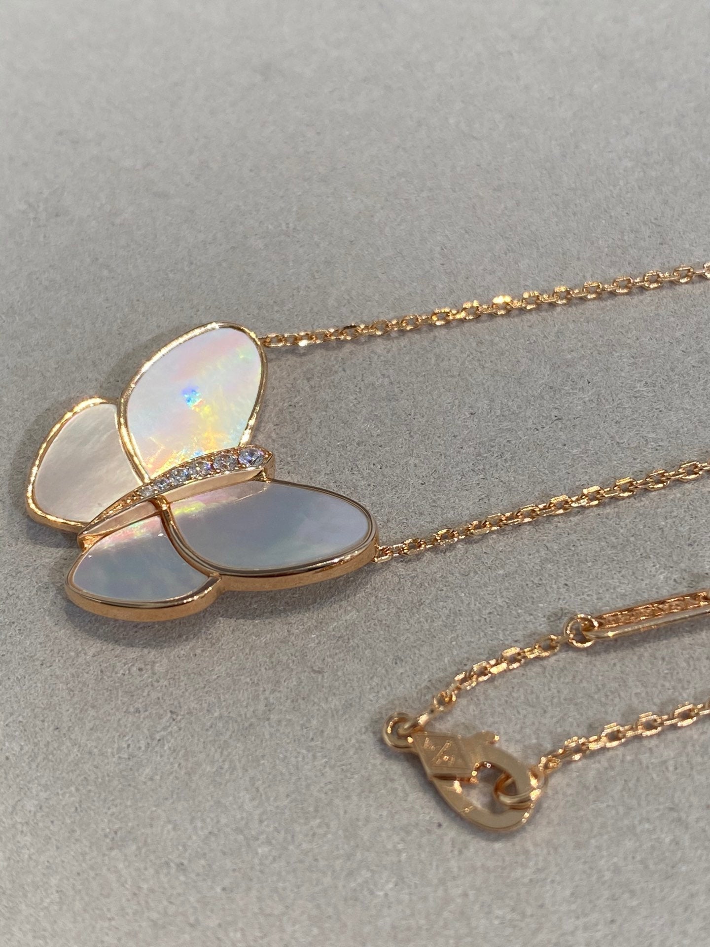[Mystic]BUTTERFLY GOLD MOP DIAMOND NECKLACE
