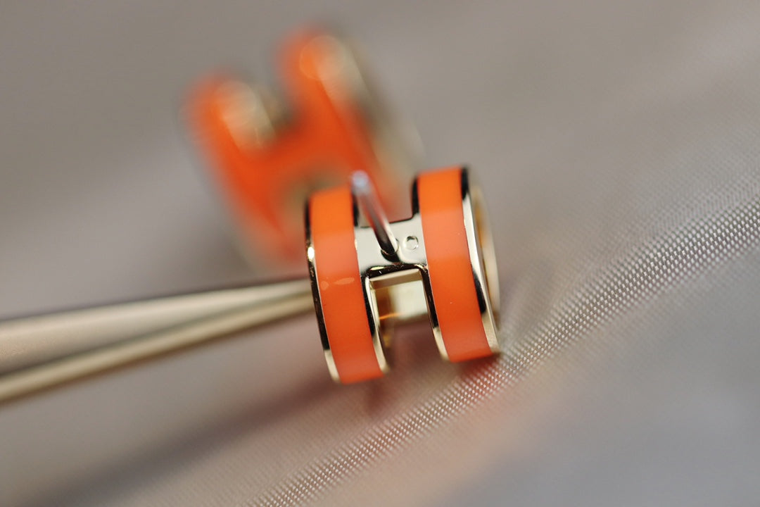 [Mystic]MINI POP H EARRINGS ORANGE
