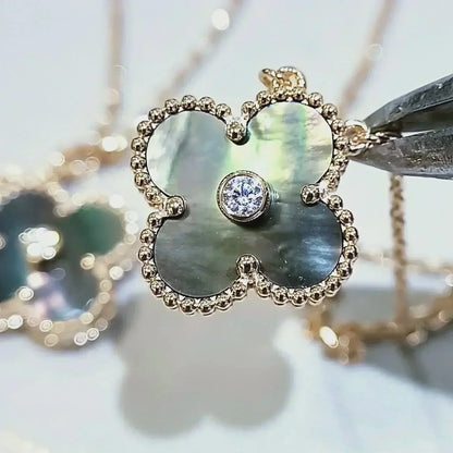 [Mystic]CLOVER 15MM DIAMOND AND MOTHER-OF-GREY NECKLACE
