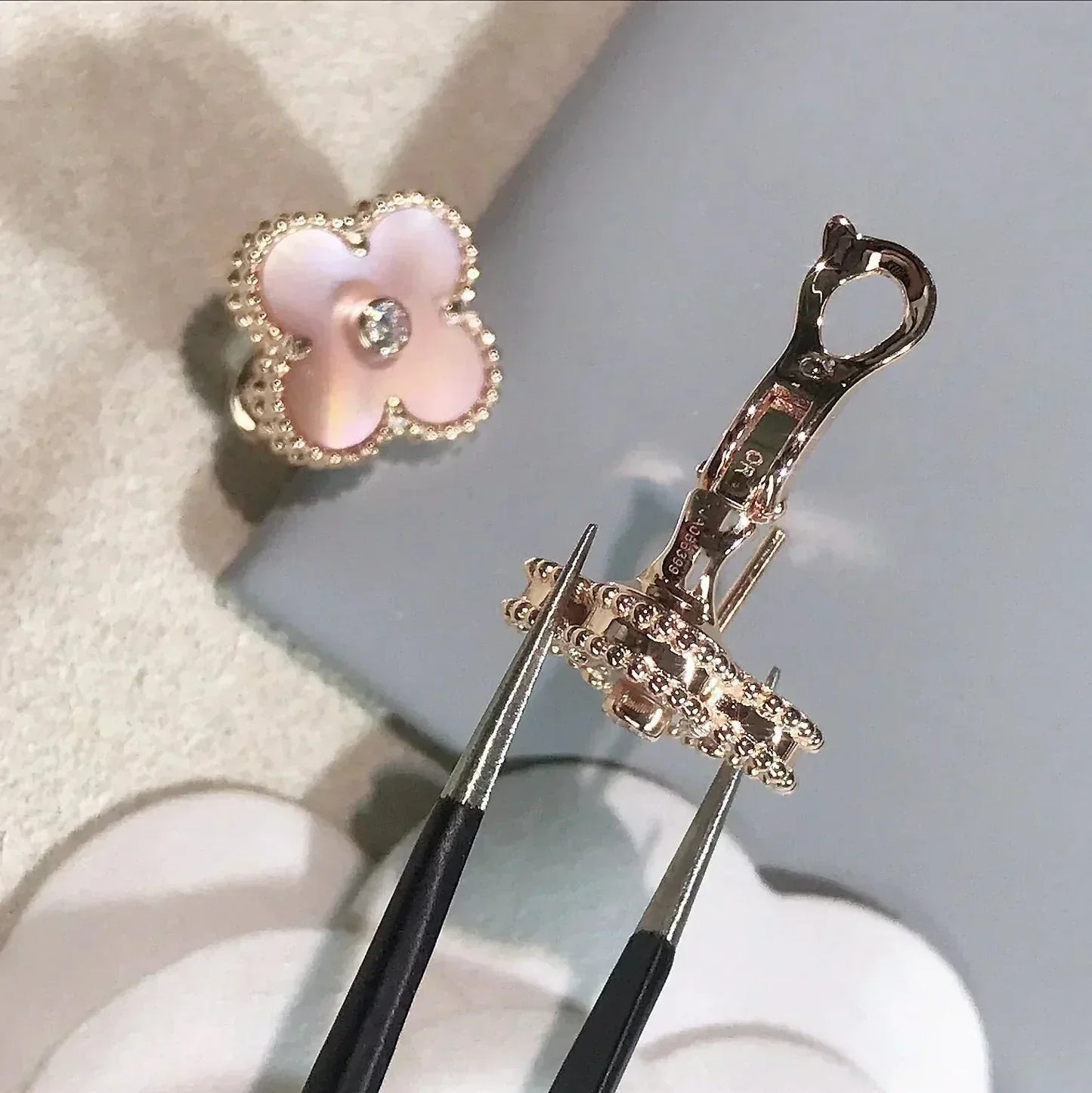 [Mystic]CLOVER MEDIUM 1 MOTIFS  PINK MOP DIAMOND EARRINGS