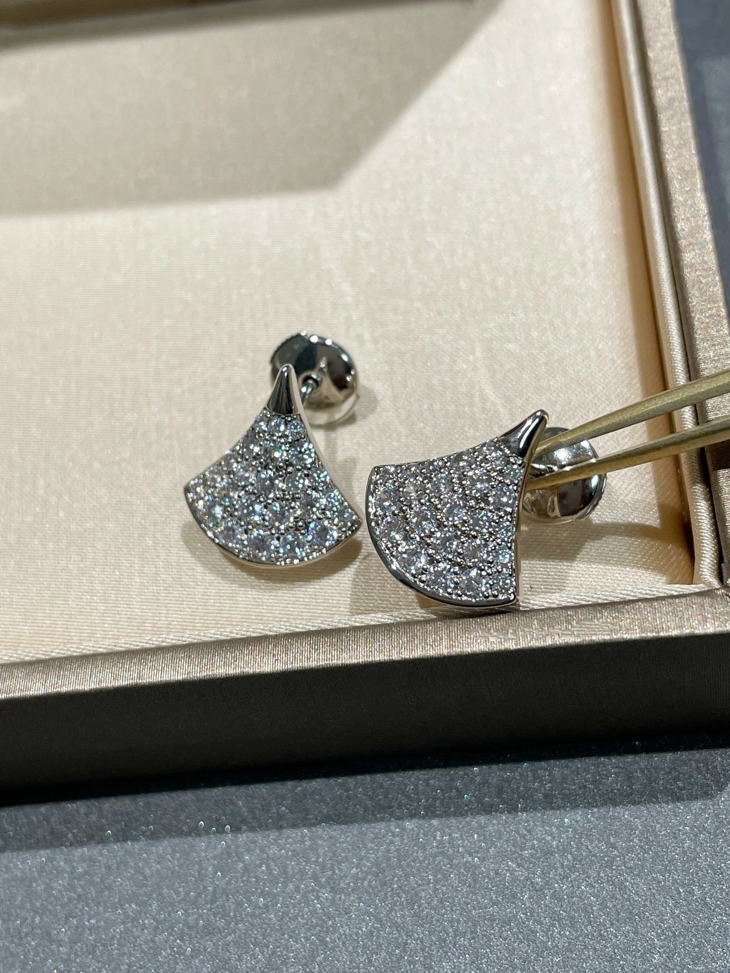 [Mystic]DREAM STUD EARRINGS DIAMOND