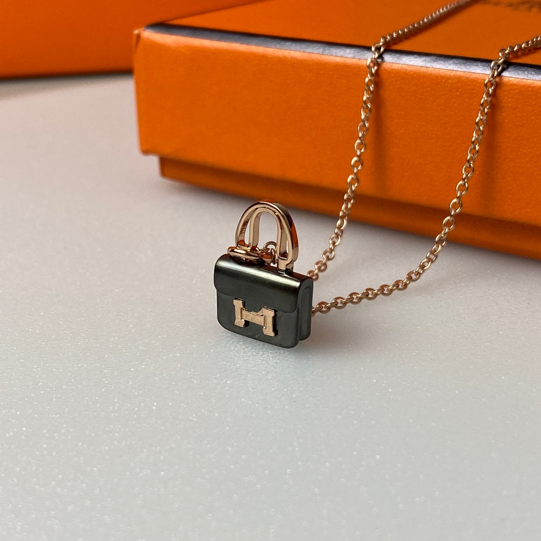 [Mystic]CONSTANCE BLACK PEDANT PINK GOLD NECKLACE