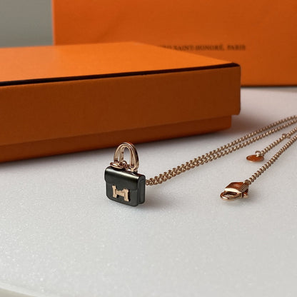 [Mystic]CONSTANCE BLACK PEDANT PINK GOLD NECKLACE