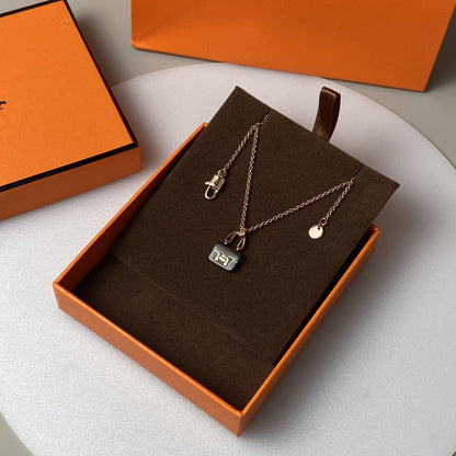 [Mystic]CONSTANCE BLACK PEDANT PINK GOLD NECKLACE