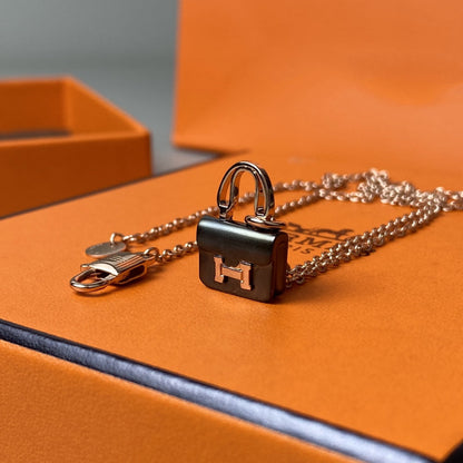 [Mystic]CONSTANCE BLACK PEDANT PINK GOLD NECKLACE