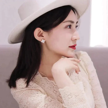 [Mystic]CLOVER MEDIUM 1 MOTIFS  WHITE MOP STUD EARRINGS