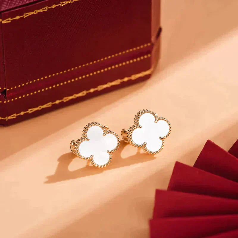 [Mystic]CLOVER MEDIUM 1 MOTIFS  WHITE MOP STUD EARRINGS