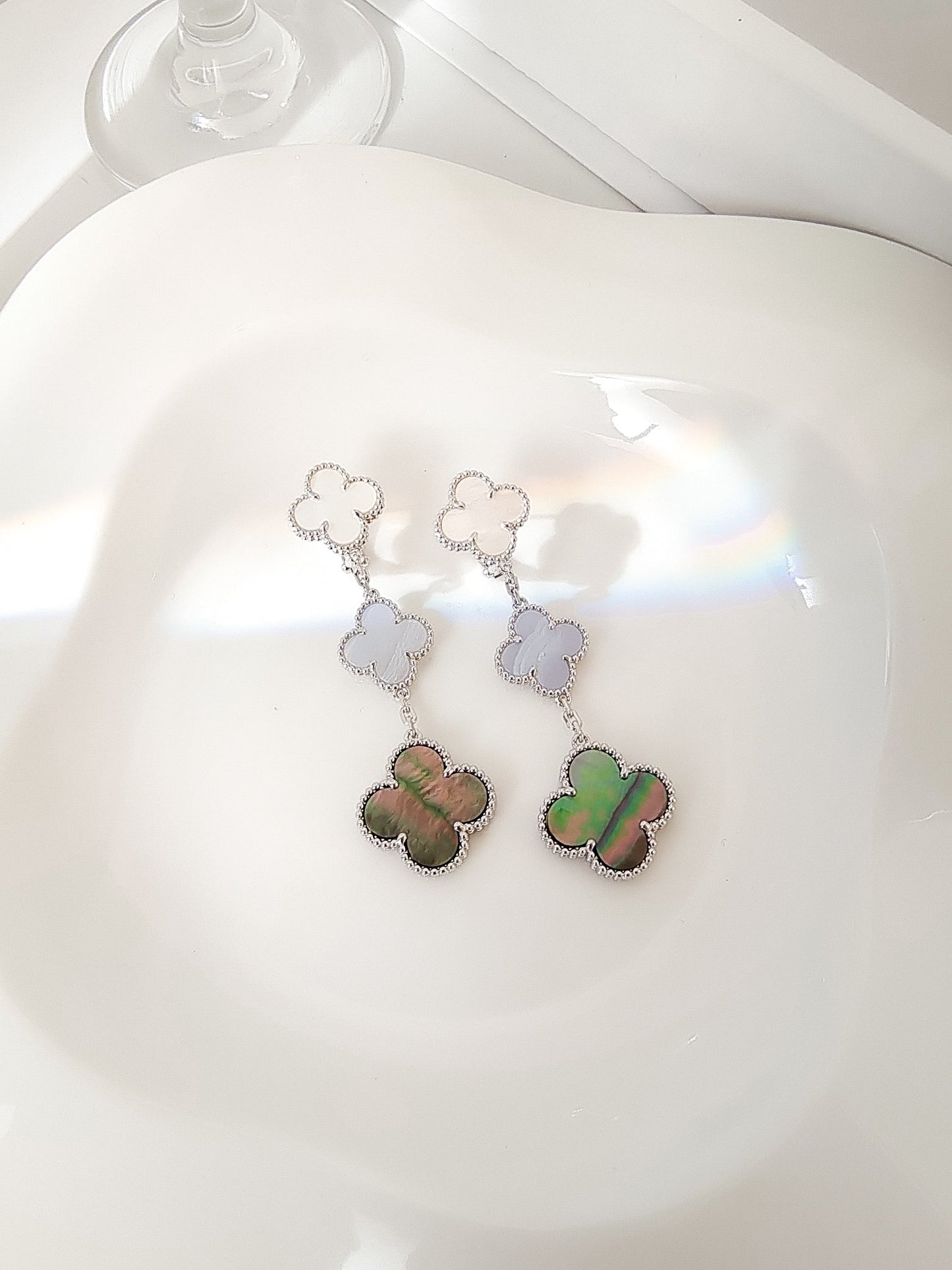 [Mystic]CLOVER 3 MOTIFS CHALCEDONY DARK MOP SILVER EARRINGS