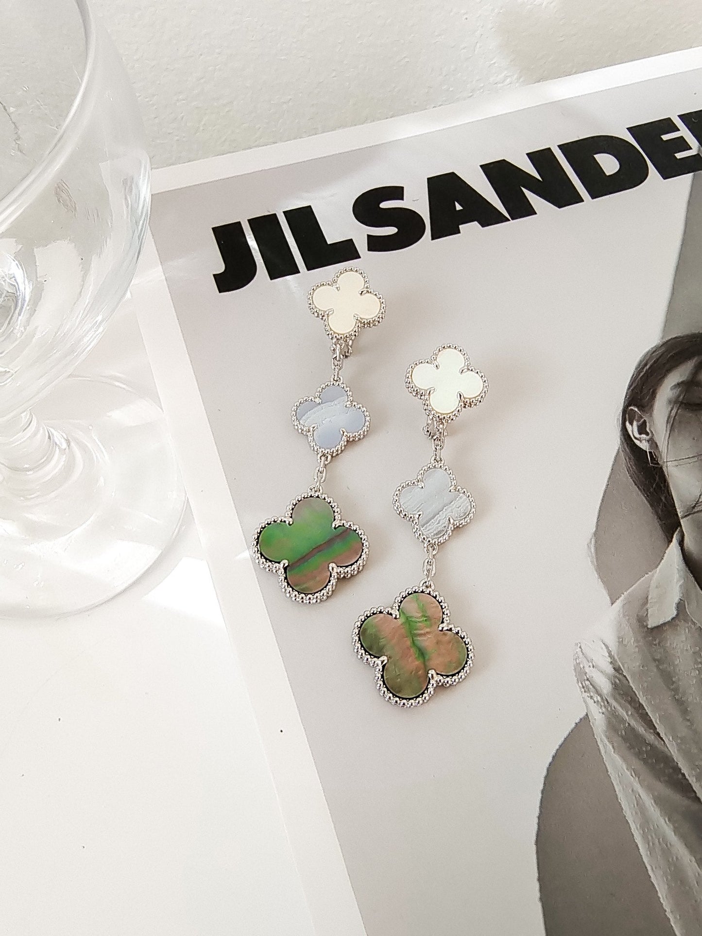 [Mystic]CLOVER 3 MOTIFS CHALCEDONY DARK MOP SILVER EARRINGS