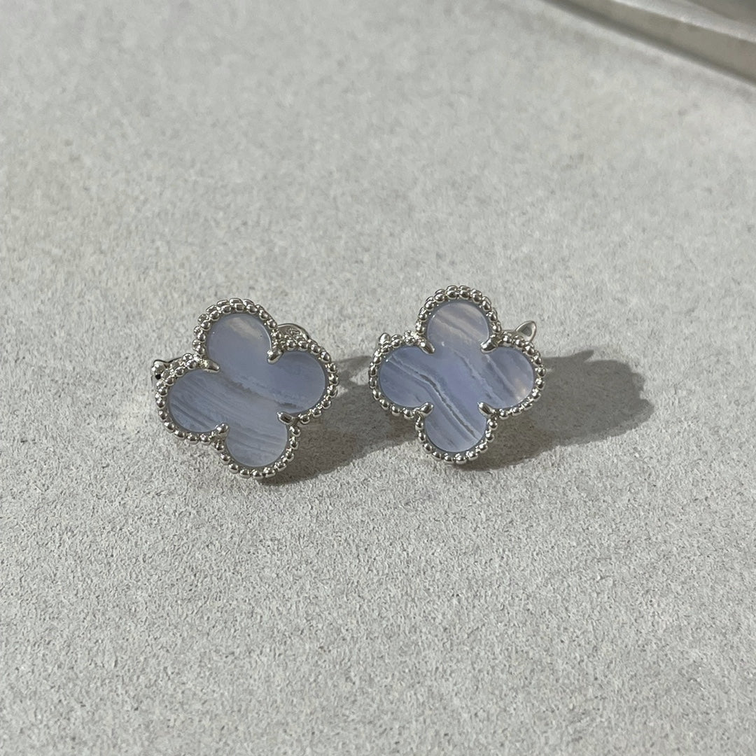 [ミスティック]クローバー カルセドニー シルバー スタッドピアス