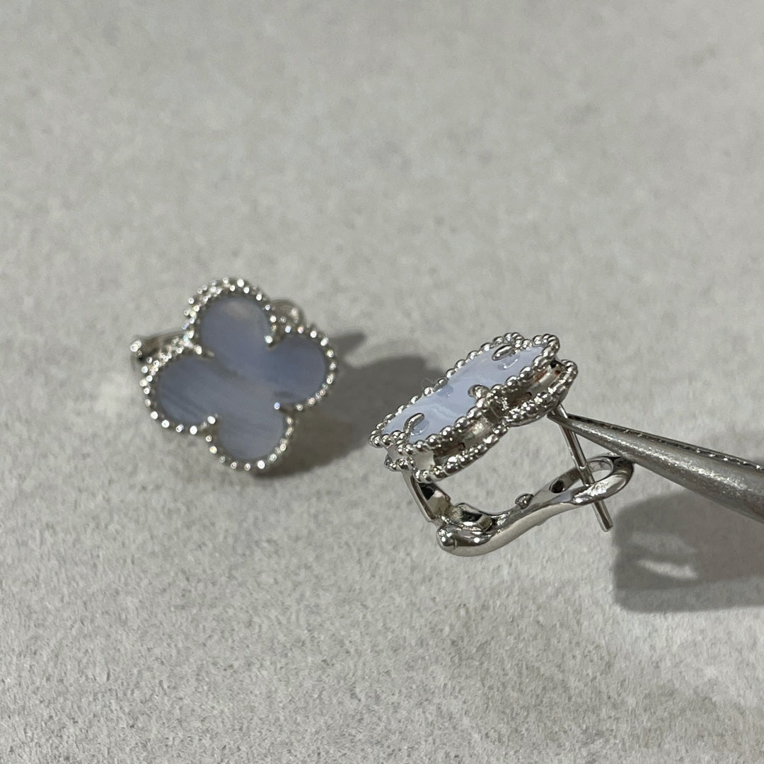 [ミスティック]クローバー カルセドニー シルバー スタッドピアス