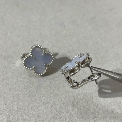 [ミスティック]クローバー カルセドニー シルバー スタッドピアス