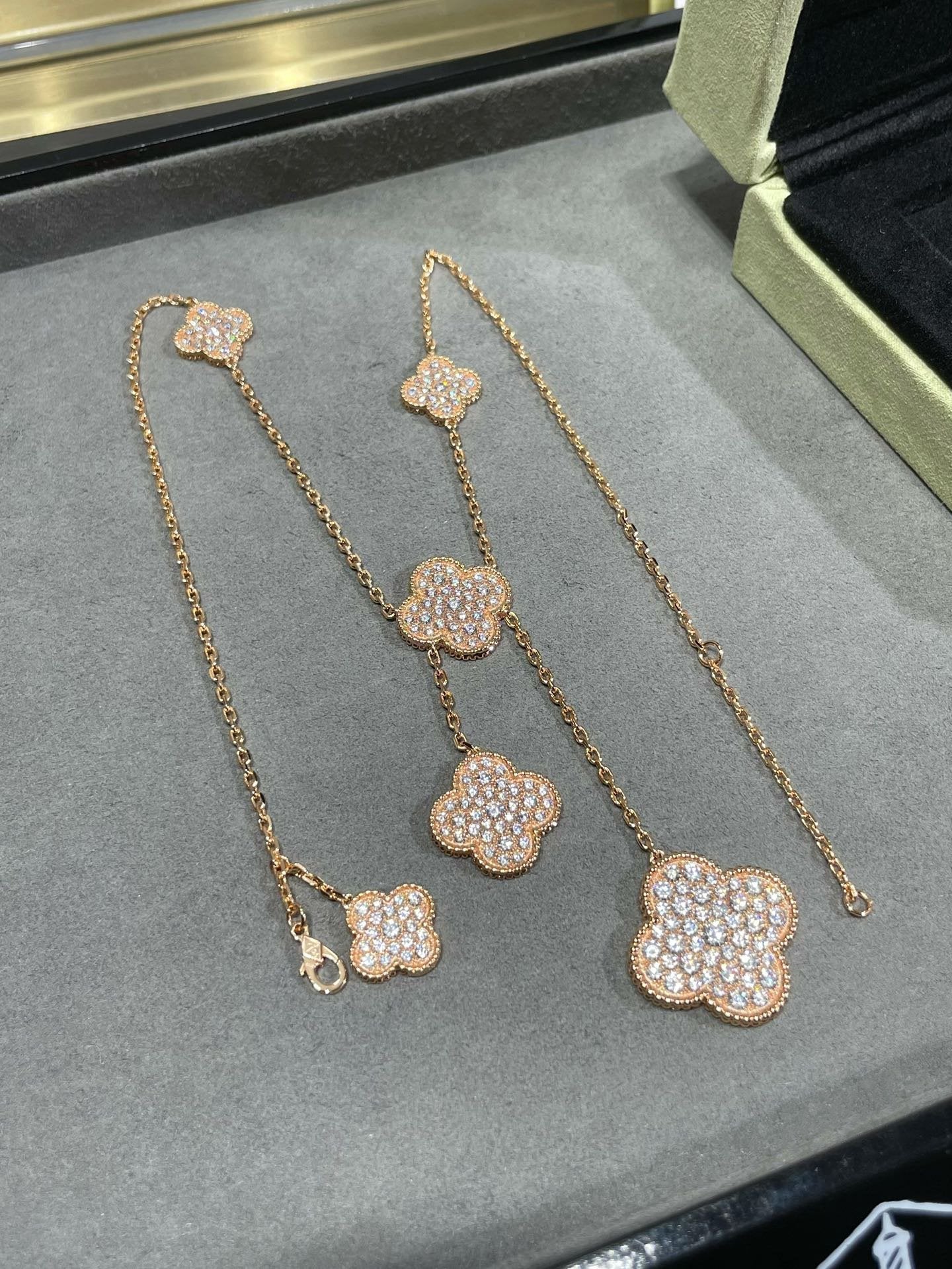 [Mystic]CLOVER 6 MOTIF DIAMOND PAVED NECKLACE