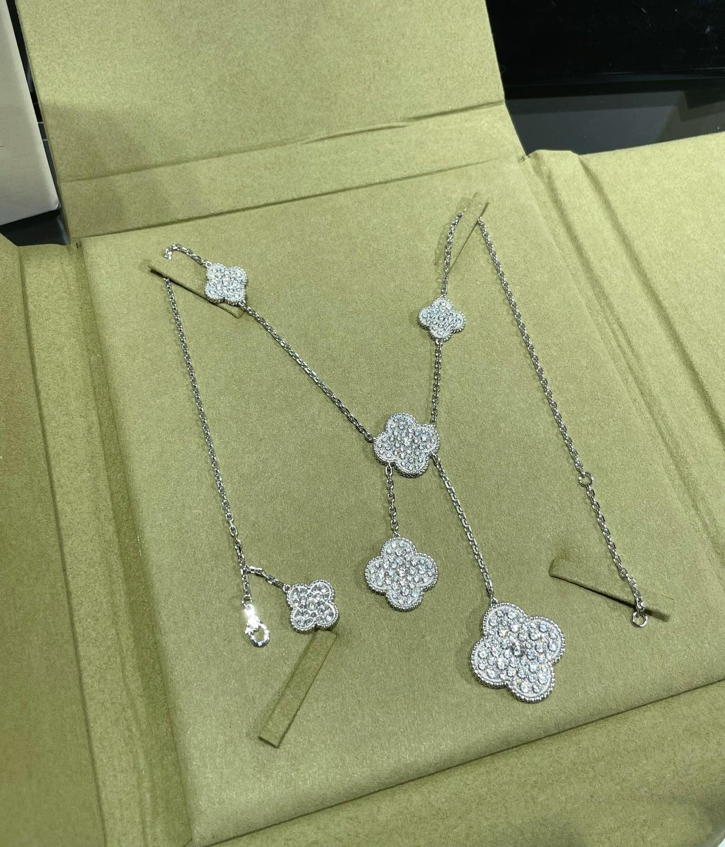 [Mystic]CLOVER 6 MOTIF DIAMOND PAVED NECKLACE