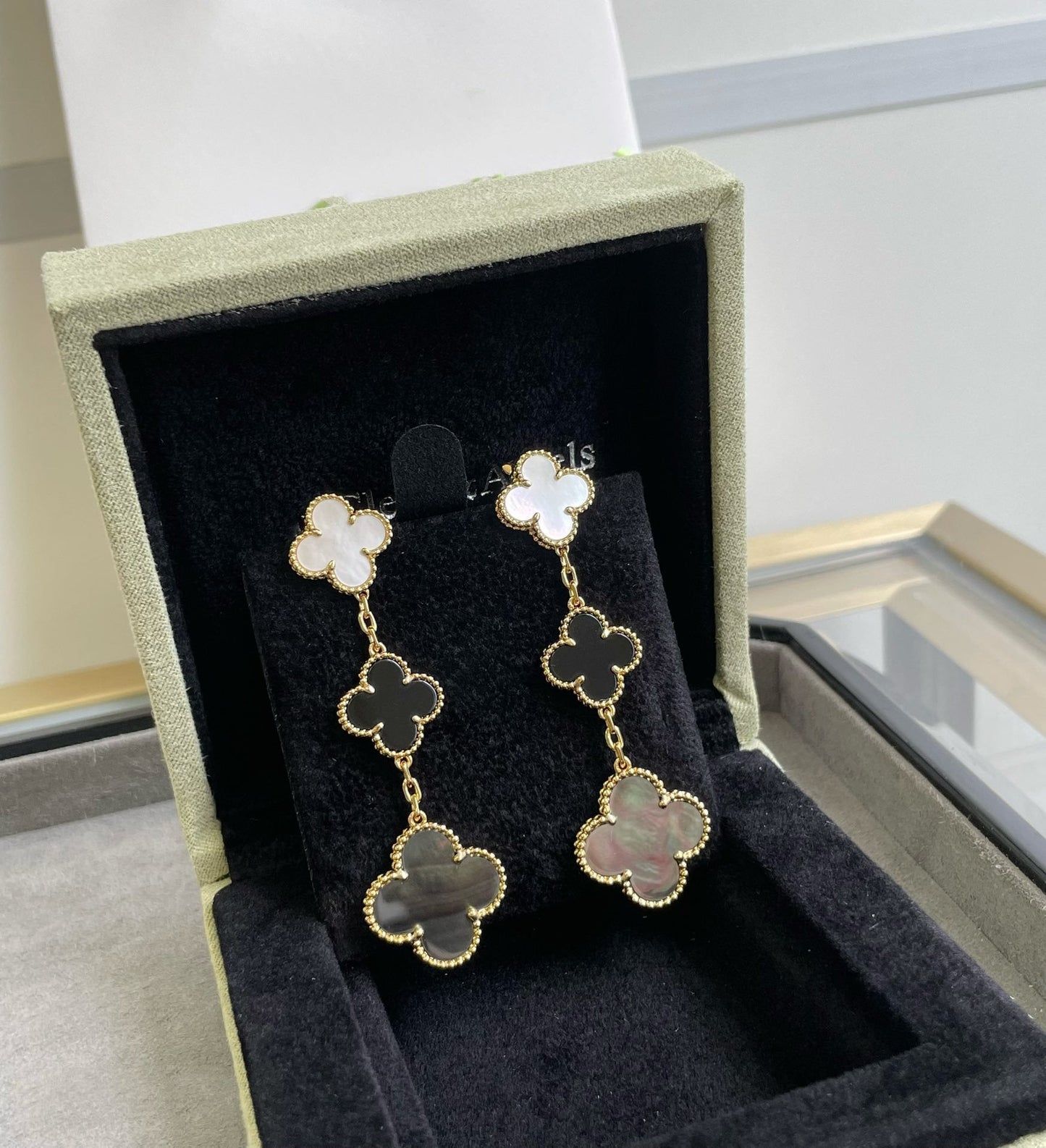 [Mystic]CLOVER 3 MOTIF MOP ONYX DARK MOP PINK GOLD EARRINGS