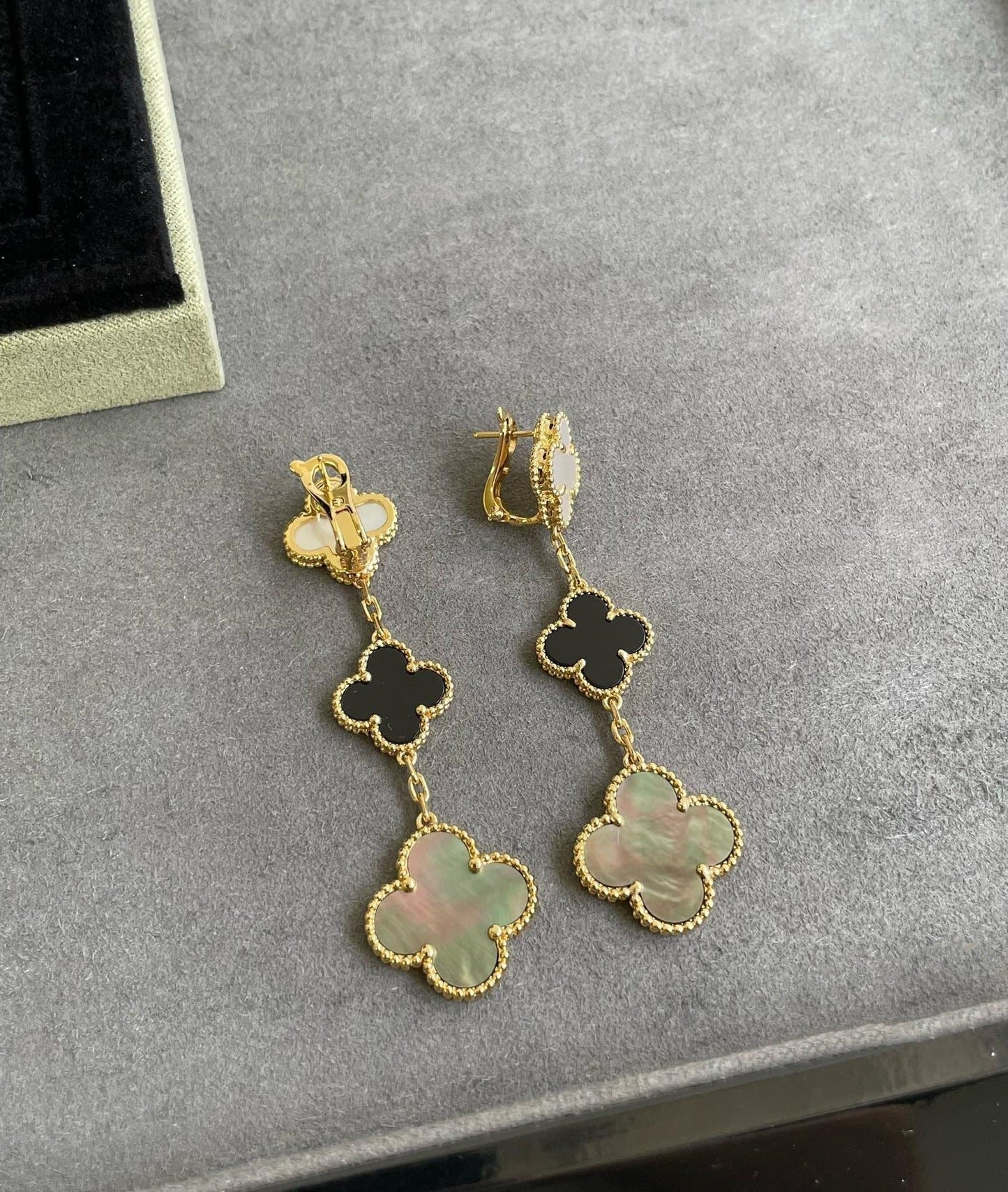 [Mystic]CLOVER 3 MOTIF MOP ONYX DARK MOP PINK GOLD EARRINGS