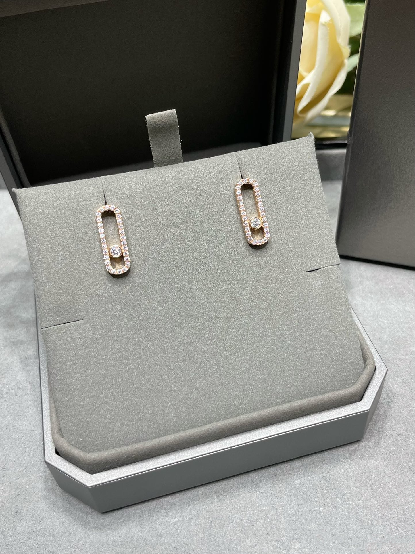 [Mystic JURI]MOVE UNO STUD DIAMOND PAVED EARRINGS