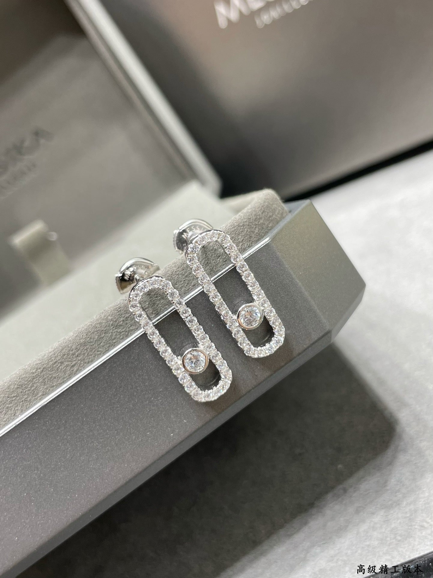 [Mystic JURI]MOVE UNO STUD DIAMOND PAVED EARRINGS