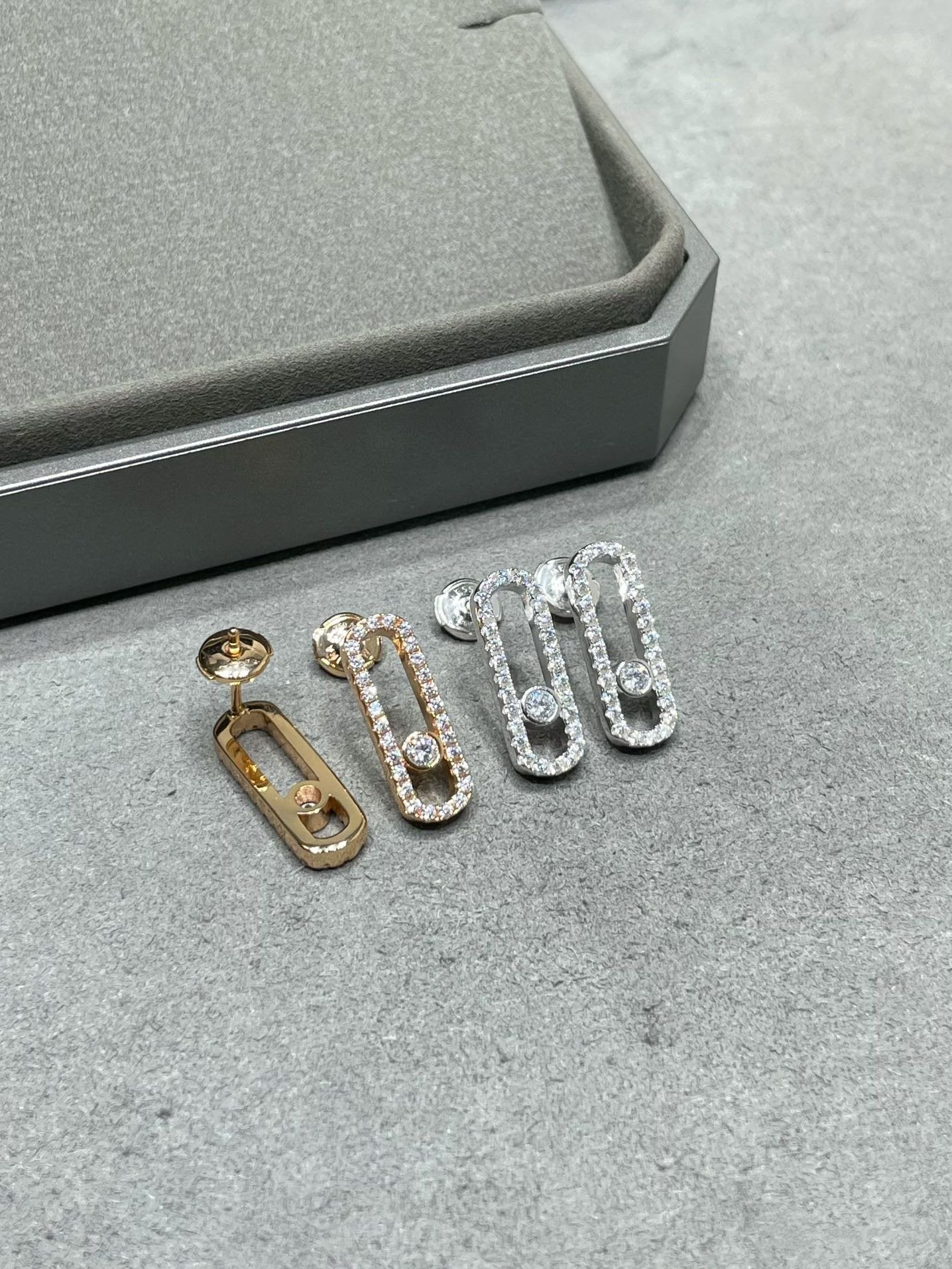 [Mystic JURI]MOVE UNO STUD DIAMOND PAVED EARRINGS