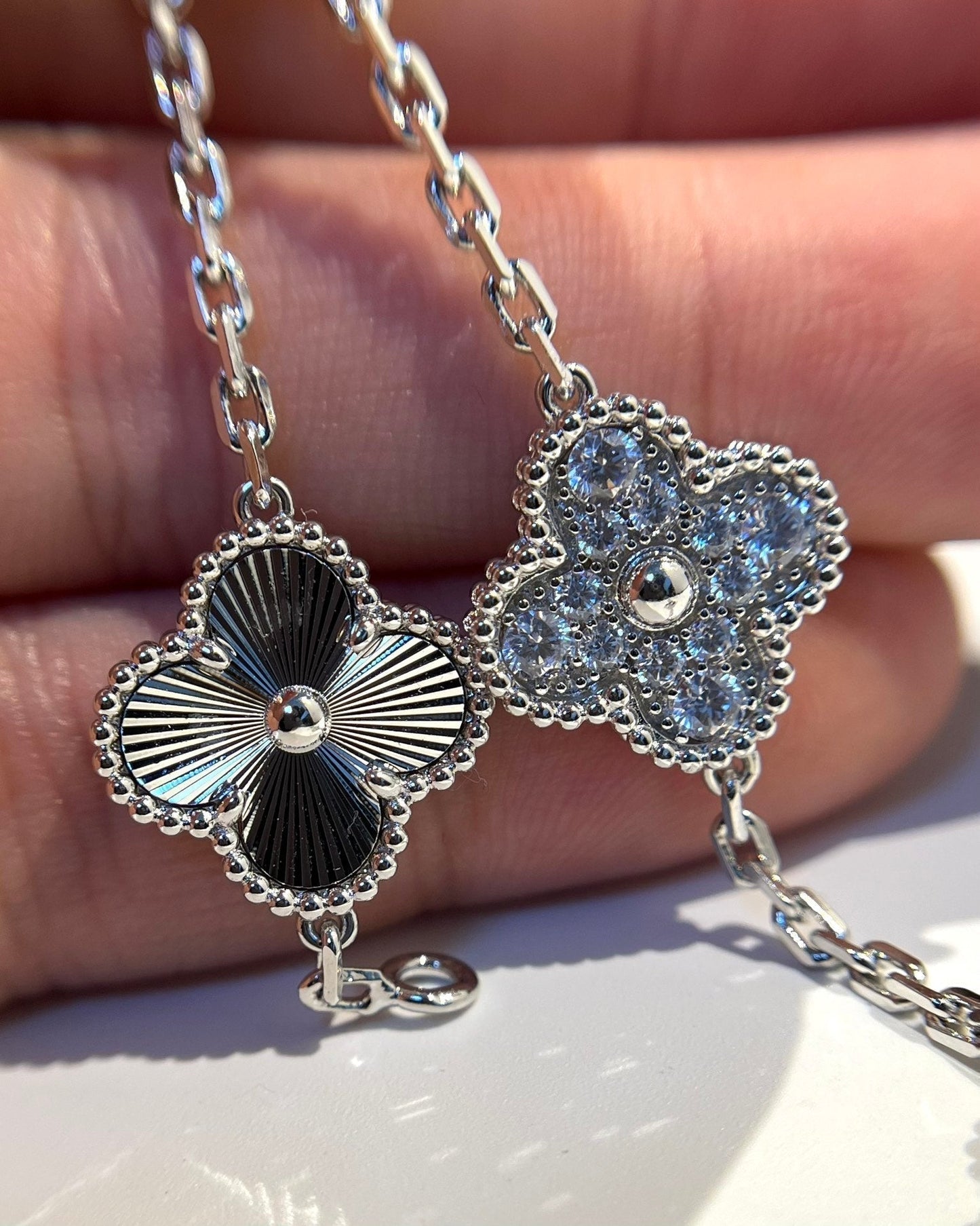 [Mystic-new] CLOVER 5 MOTIF LASER BRACELET COLLECTION