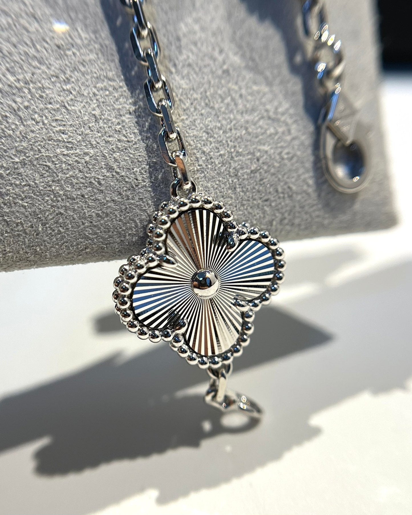 [Mystic-new] CLOVER 5 MOTIF LASER BRACELET COLLECTION