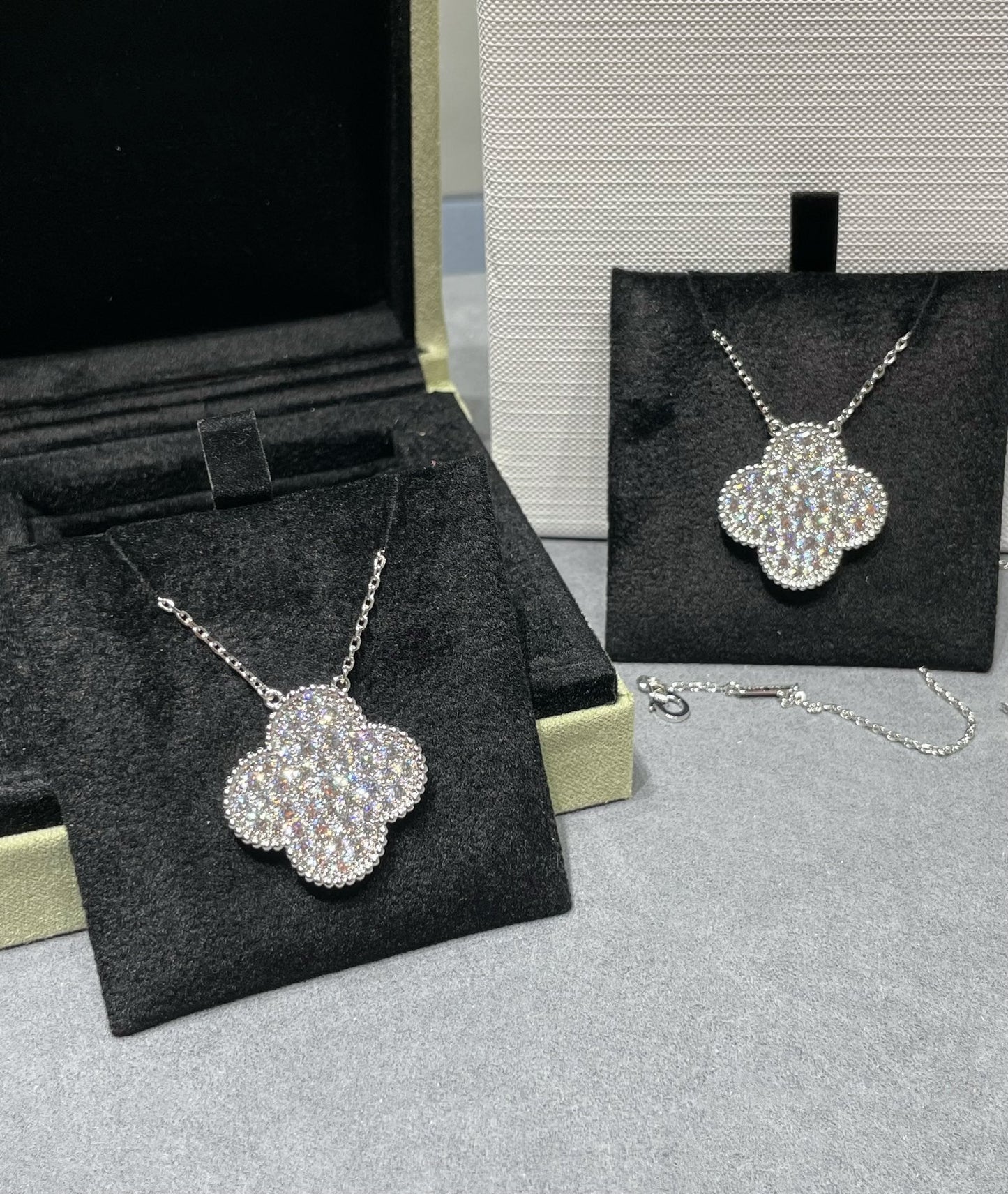 [Mystic]CLOVER 25MM LARGE PENDANT DIAMOND PAVED SILVER NECKLACE