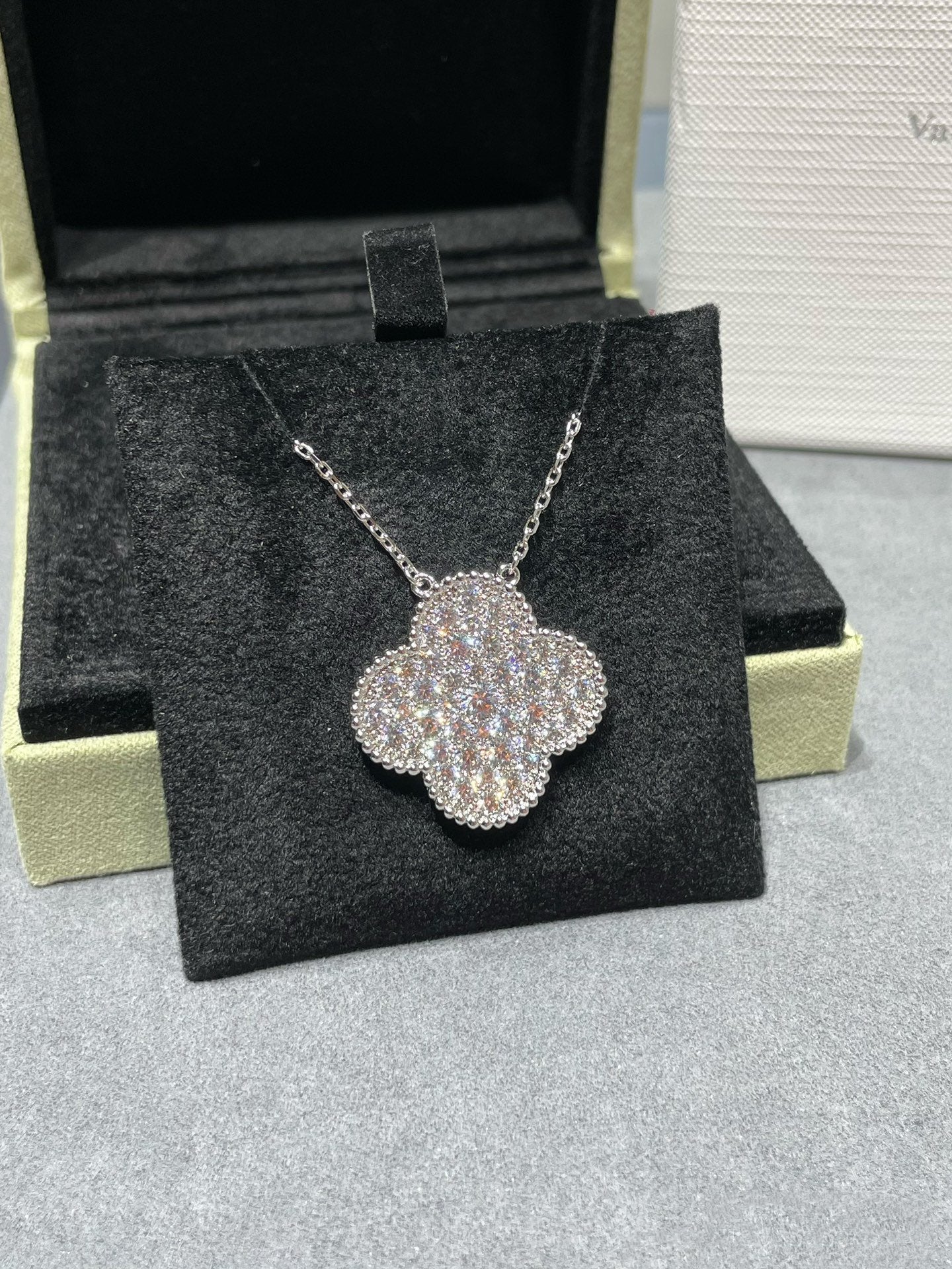 [Mystic]CLOVER 25MM LARGE PENDANT DIAMOND PAVED SILVER NECKLACE