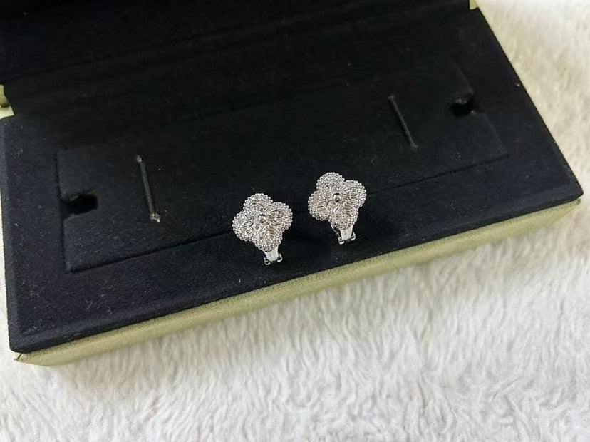 [ミスティック]クローバー ミディアム スタッドピアス