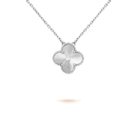 [Mystic]CLOVER  15MM DIAMOND LASER NECKLACE SILVER