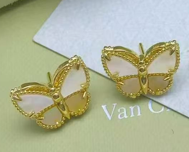 [Mysitc ] 26 NEW CLOVER LUCKY LIGHT YELLOW AND WHITE SET