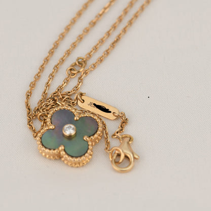[Mystic]CLOVER 15MM DIAMOND AND MOTHER-OF-GREY NECKLACE