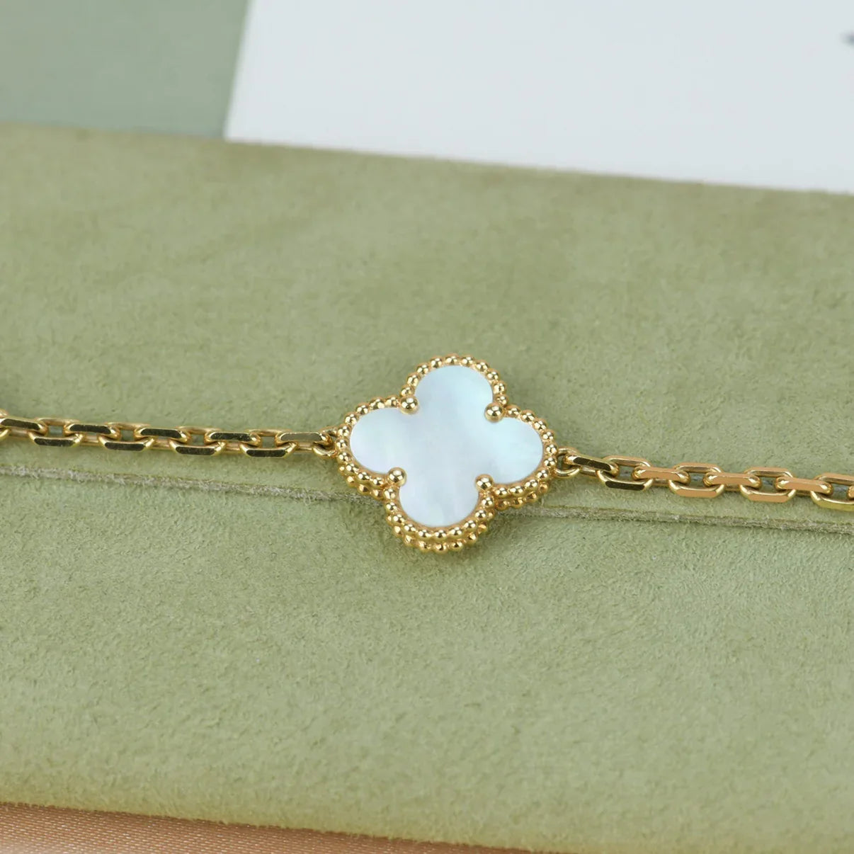 [Mystic-new]CLOVER WHITE PEARL MOP 5 MOTIF BRACELET COLLECTION