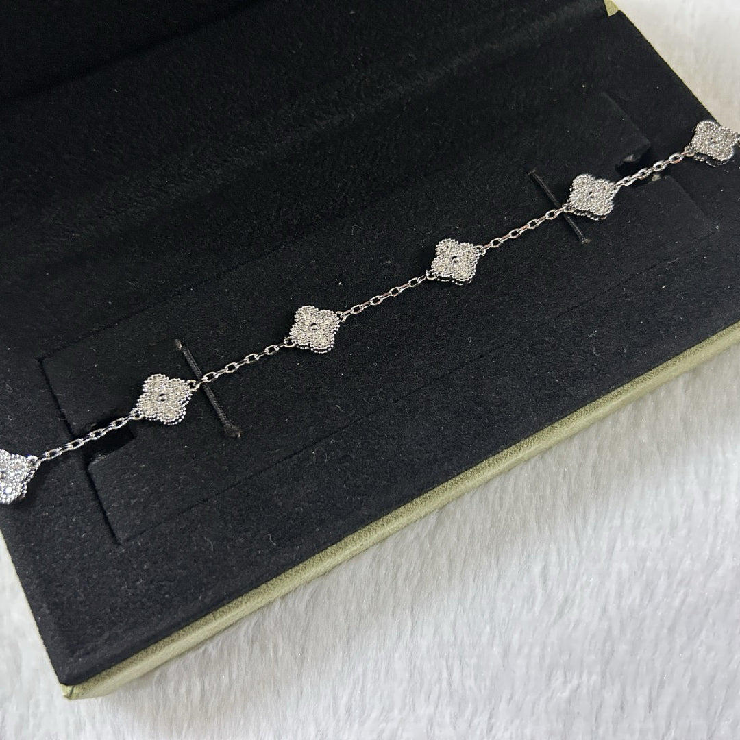 [Mystic-new]CLOVER 6 MOTIF DIAMOND BRACELET