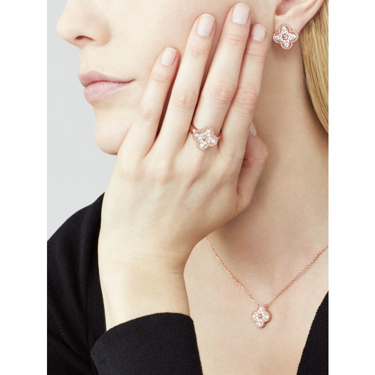 [Mystic]CLOVER 15MM DIAMOND SINGLE FLOWER NECKLACE