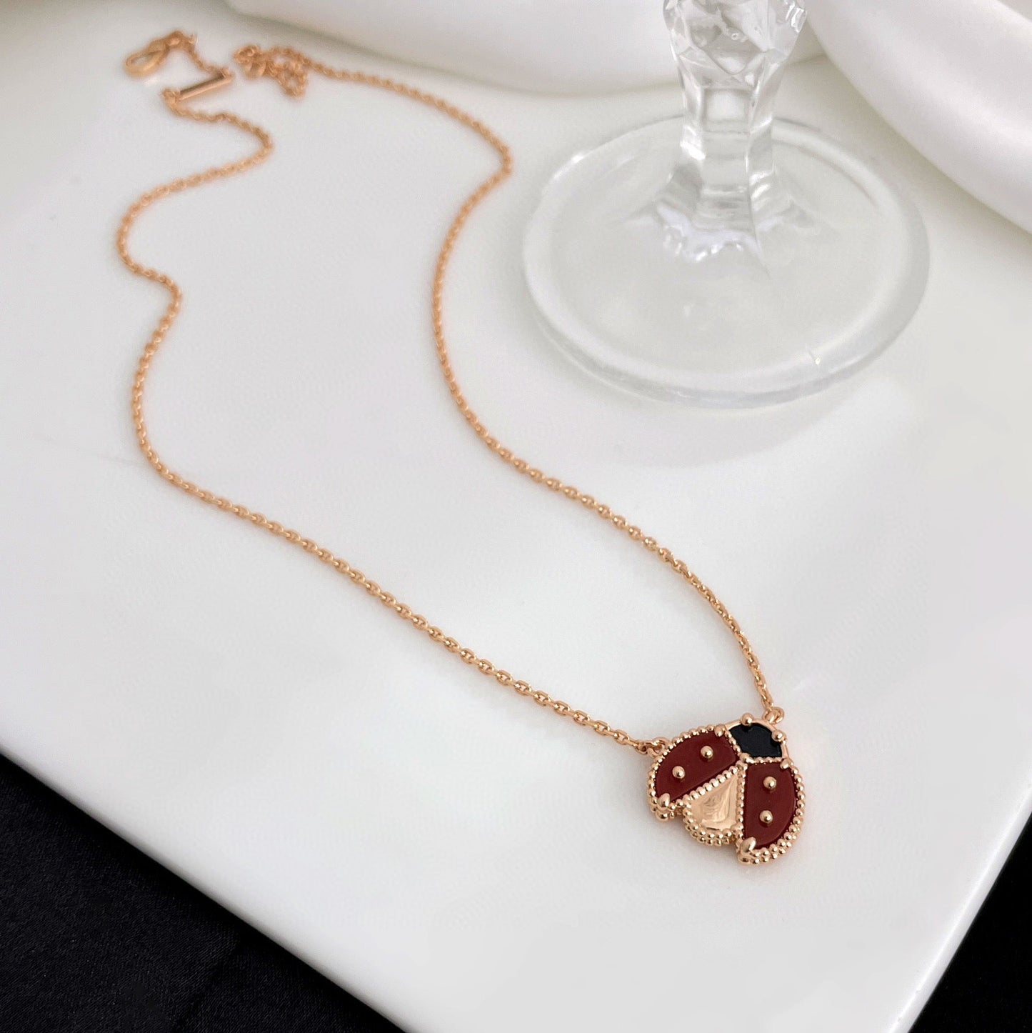 [Mystic]LUCKY  CARNELIANS LADYBUG NECKLACE