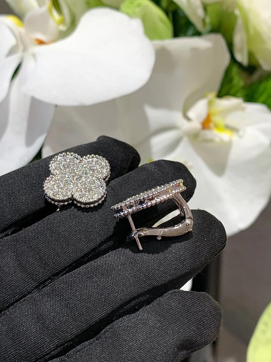 [Mystic]CLOVER 20MM MOTIFS DIAMOND STUD EARRINGS SILVER