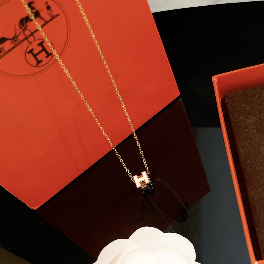 [Mystic]H WHITE SQUARE GOLD NECKLACE