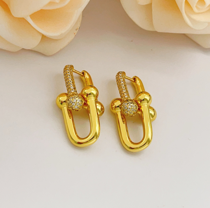 [Mystic]TF HORSESHOE BUCKLE DIAMOND EARRINGS