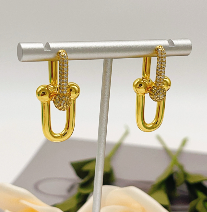 [Mystic]TF HORSESHOE BUCKLE DIAMOND EARRINGS