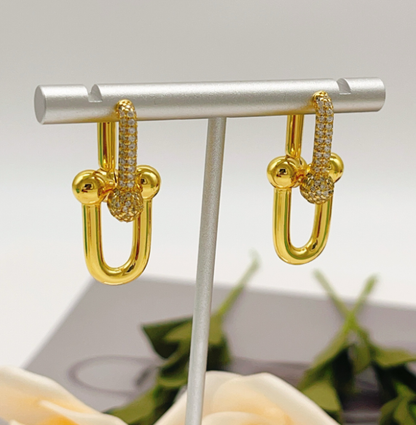 [Mystic]TF HORSESHOE BUCKLE DIAMOND EARRINGS