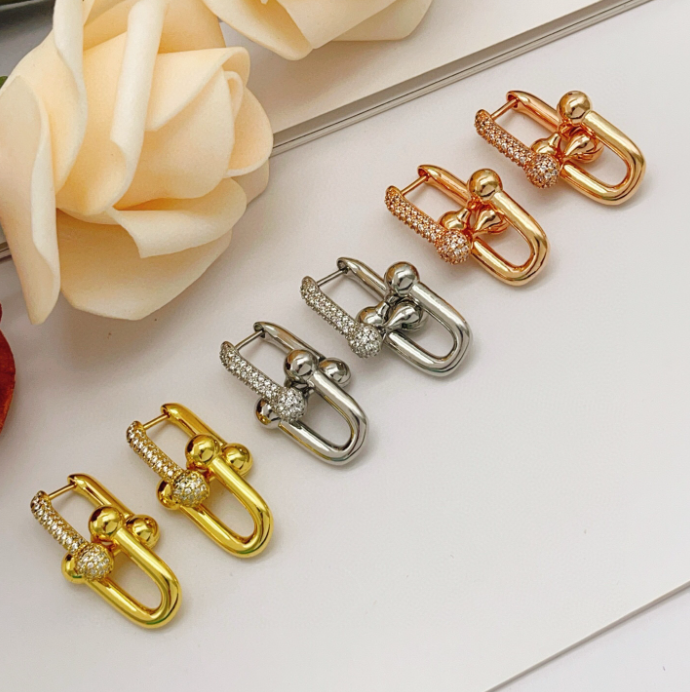 [Mystic]TF HORSESHOE BUCKLE DIAMOND EARRINGS