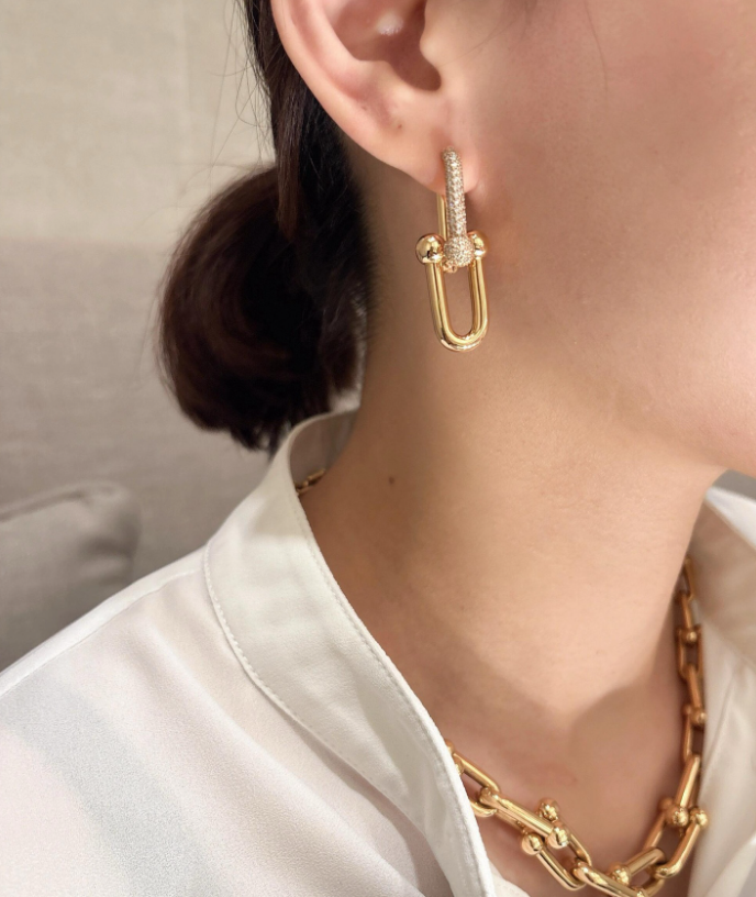 [Mystic]TF HORSESHOE BUCKLE DIAMOND EARRINGS