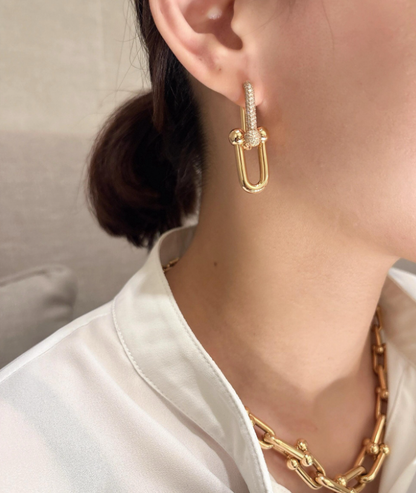 [Mystic]TF HORSESHOE BUCKLE DIAMOND EARRINGS