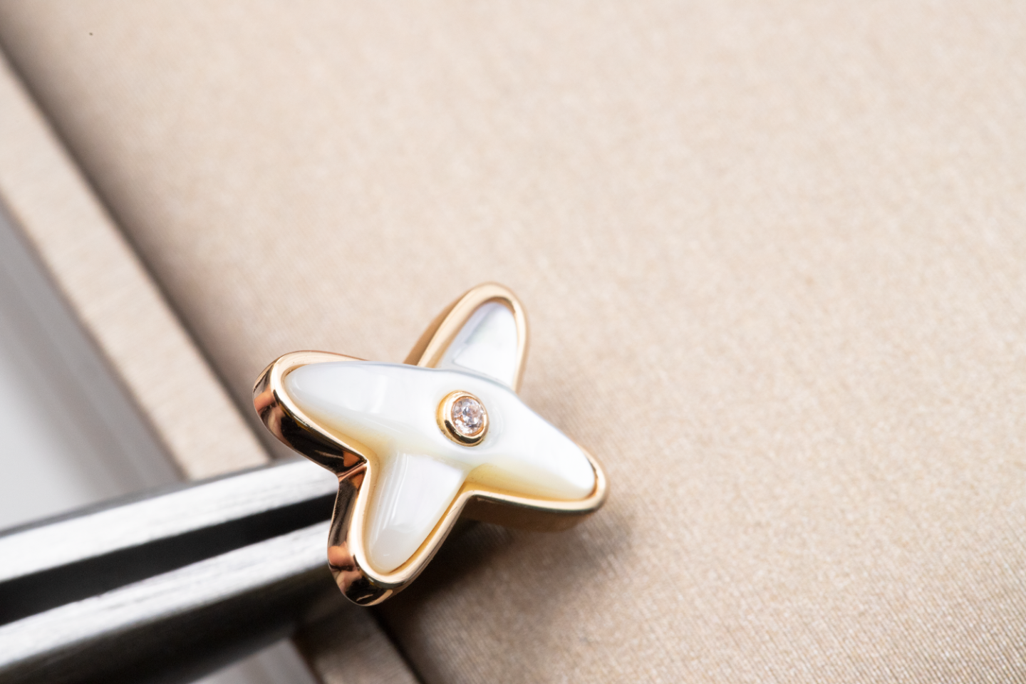 [Mystic]JEUX DE WHITE MOP PINK GOLD DIAMOND EARRINGS