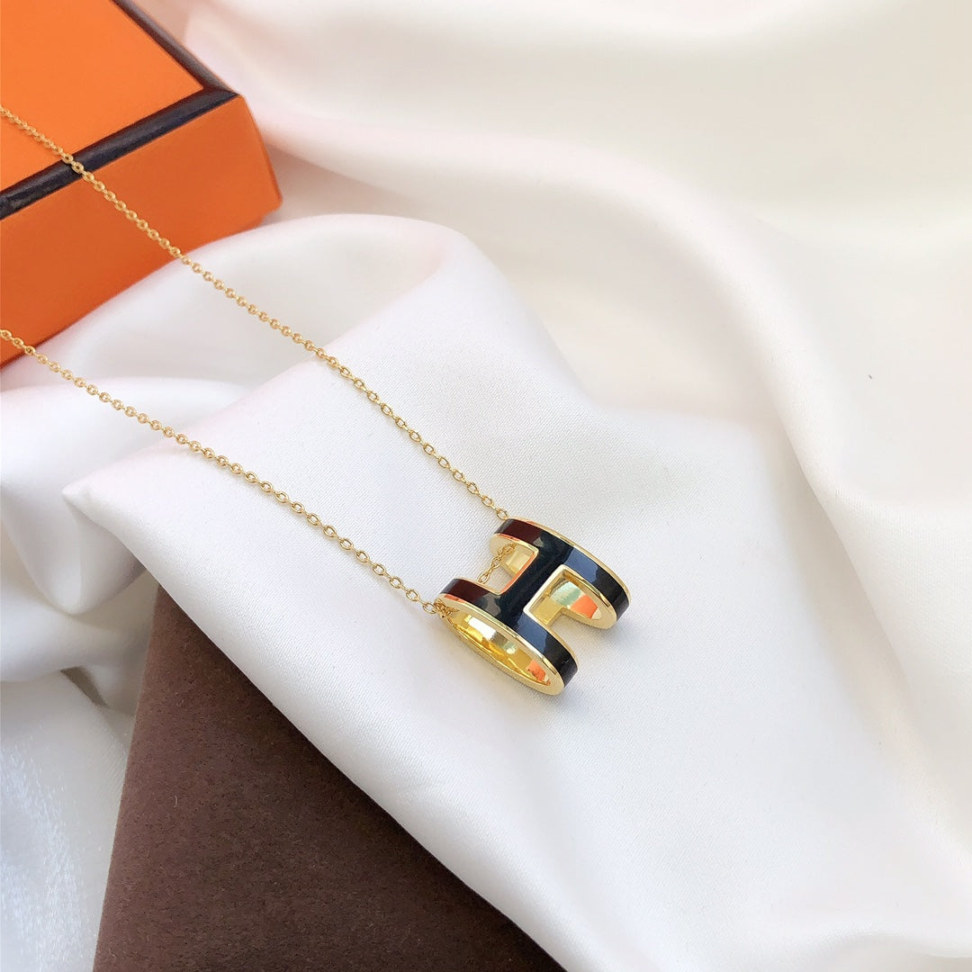 [Mystic]HM CLIC BLACK ENAMEL GOLD NECKLACE